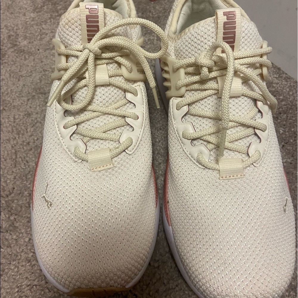 Cream/pink puma sneaker! Size 8.5